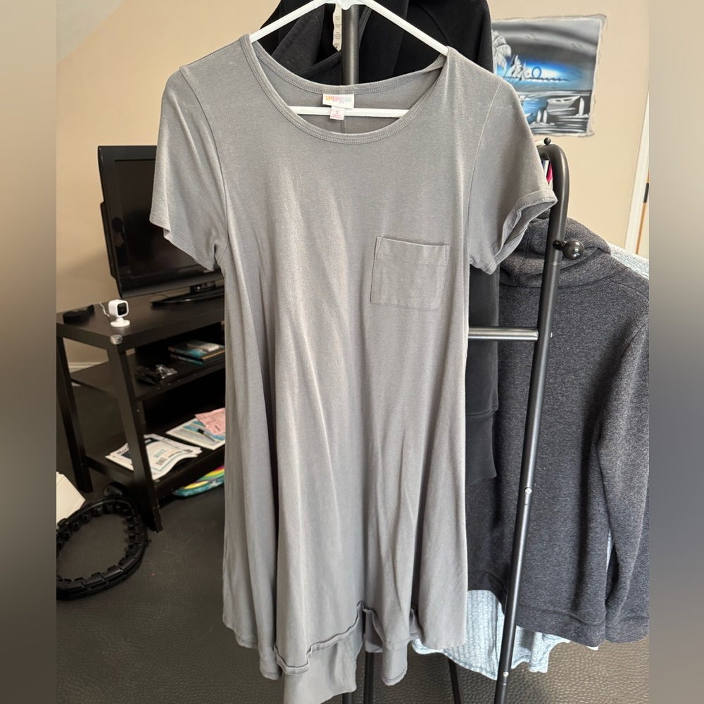 LuLaRoe Gray Short Sleeve Tee with Pocket